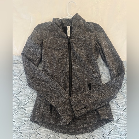 Lululemon define jacket. Size 4. Amazing condition - Picture 1 of 4
